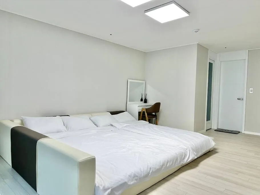 Jy House 3 Apartment Busan