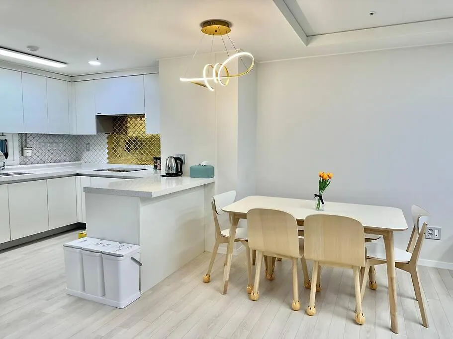 Jy House 3 Apartment Busan